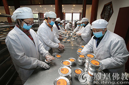 短短7天时间 杭州灵隐寺已向民众奉送腊八粥32万份