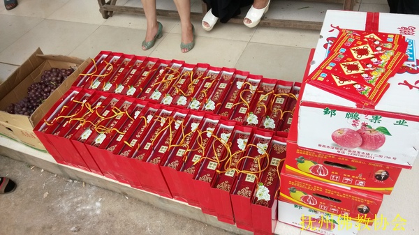 抚州市佛教协会中秋节到敬老院慰问老人