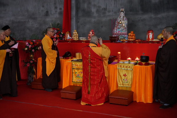 下觉寺隆重举行大雄宝殿天王殿上梁法会