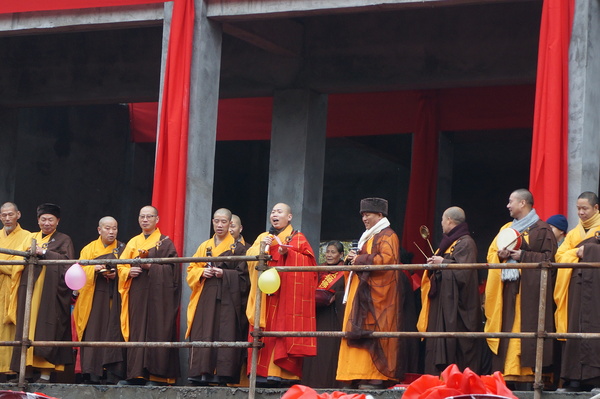 下觉寺隆重举行大雄宝殿天王殿上梁法会