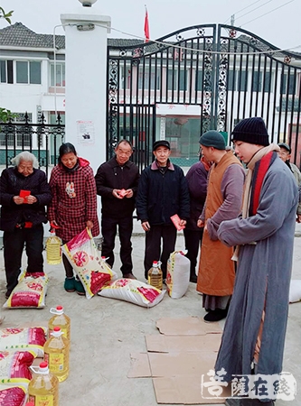 湖北咸安佛教协会助力双溪桥镇精准扶贫